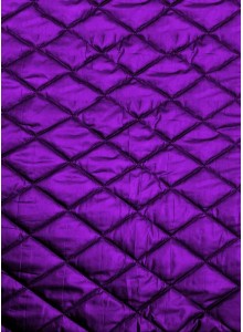 Стеганая курточная ткань фиолетового цвета